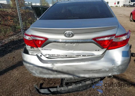 2017 Toyota Camry Se z USA, uszkodzony, nr VIN 4T1BF1FK7HU302388